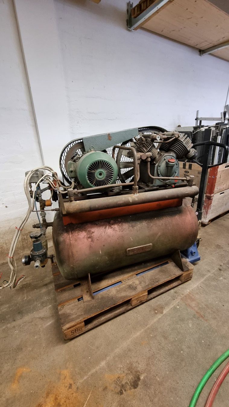 Compressori: Industrie-Kompressor - 10 PS -  750 l/min. – Usato da Oberentfelden venduto da Myri13 3