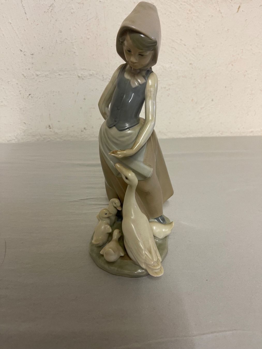 Lladro Statuette: LIADRO  Mädchen beim Gänse füttern – Nuovo (secondo la descrizione) da Oberwil Lieli venduto da 560amg 5