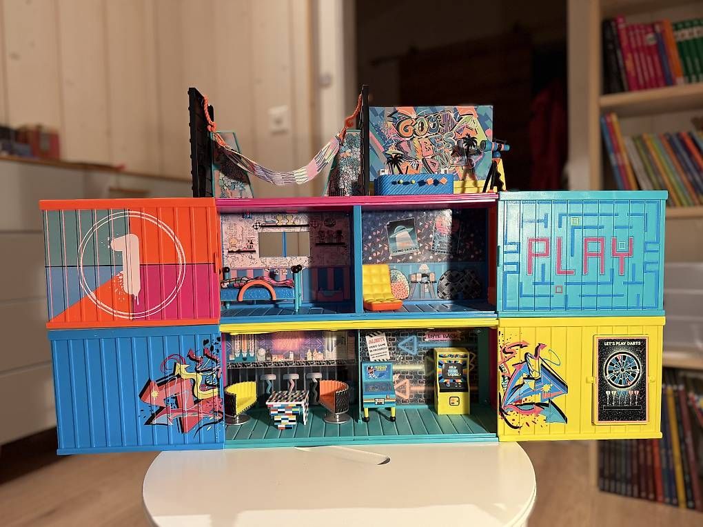 Case e mobili per bambole: LOL clubhouse – Usato da Bevaix venduto da bigtim