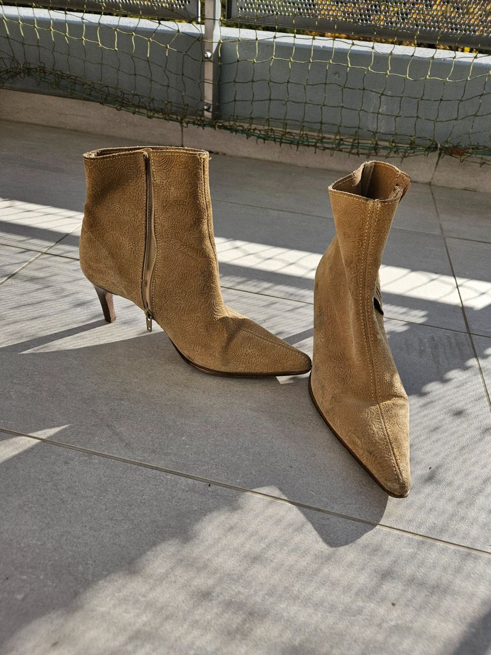Damenschuhe: Bottines en daim – Gebraucht aus Chavannes-près-Renens von DorotheeDemeester