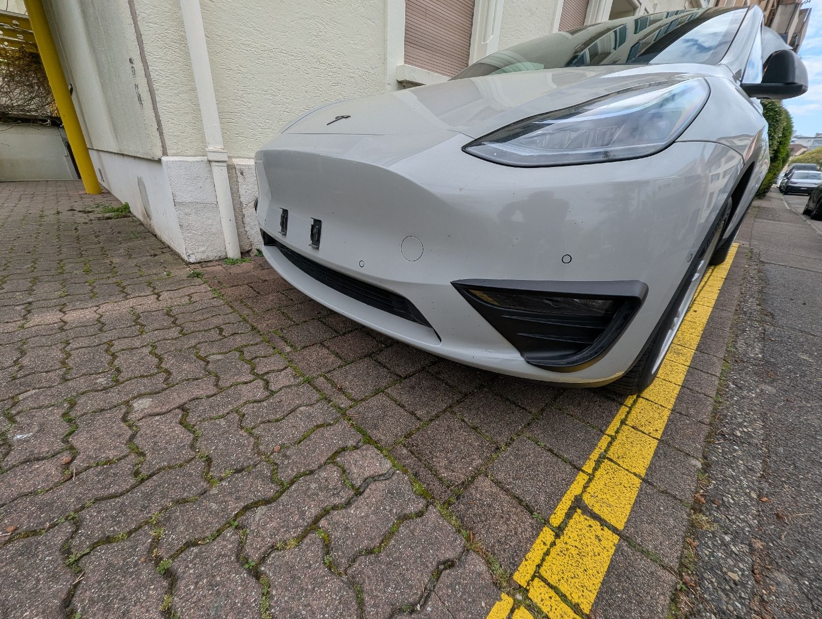 Tesla Accessori per altri veicoli: Tesla Model Y - Scheinwerfer Abdeckung schwarz matt 2 Stk. – Usato da Birsfelden venduto da DealWithStil