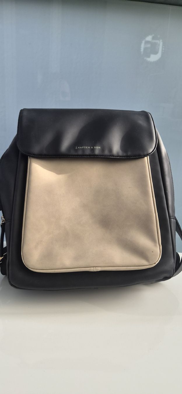 Kapten & Son Rucksäcke: Rucksack Kapten & Son schwarz beige  – Gebraucht aus Rapperswil SG von lemiii