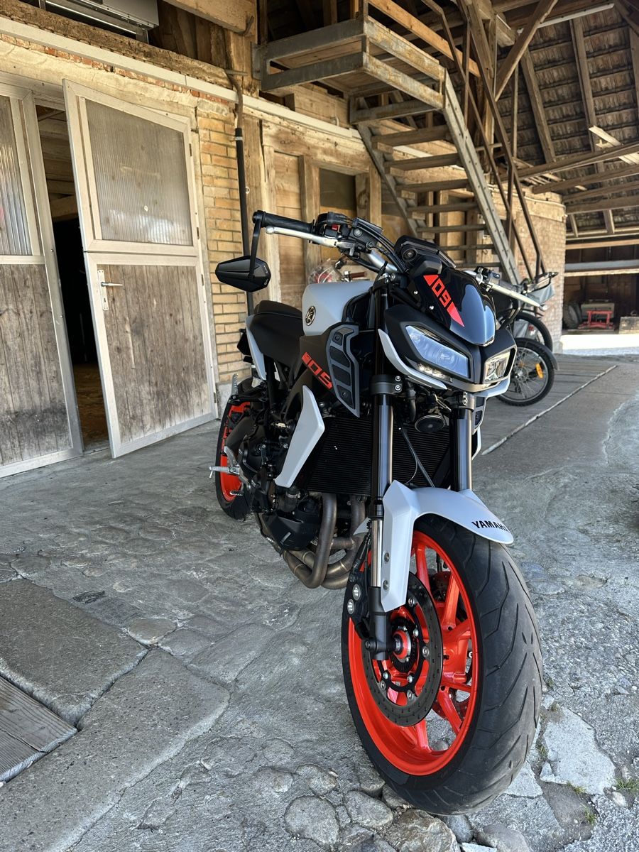 Yamaha Strada: Yamaha MT09 2020 – Usato da Langenthal venduto da Gr0ggsim