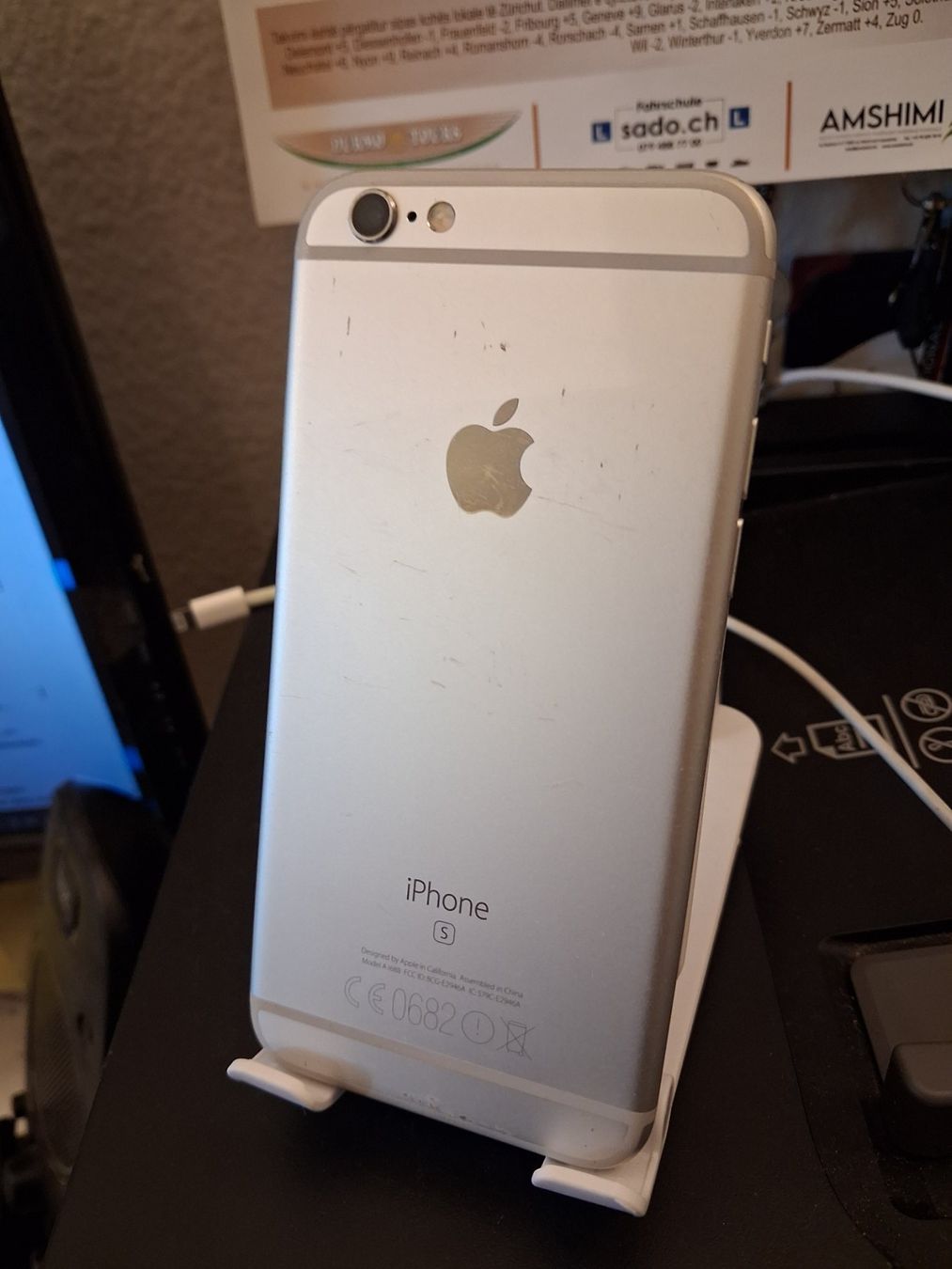 Apple Portables: iPhone 6s 64GB Silber Weiss + Apple Headset Kabel Stecker 📱 – D'occasion à Effretikon par SEMOUNA 2