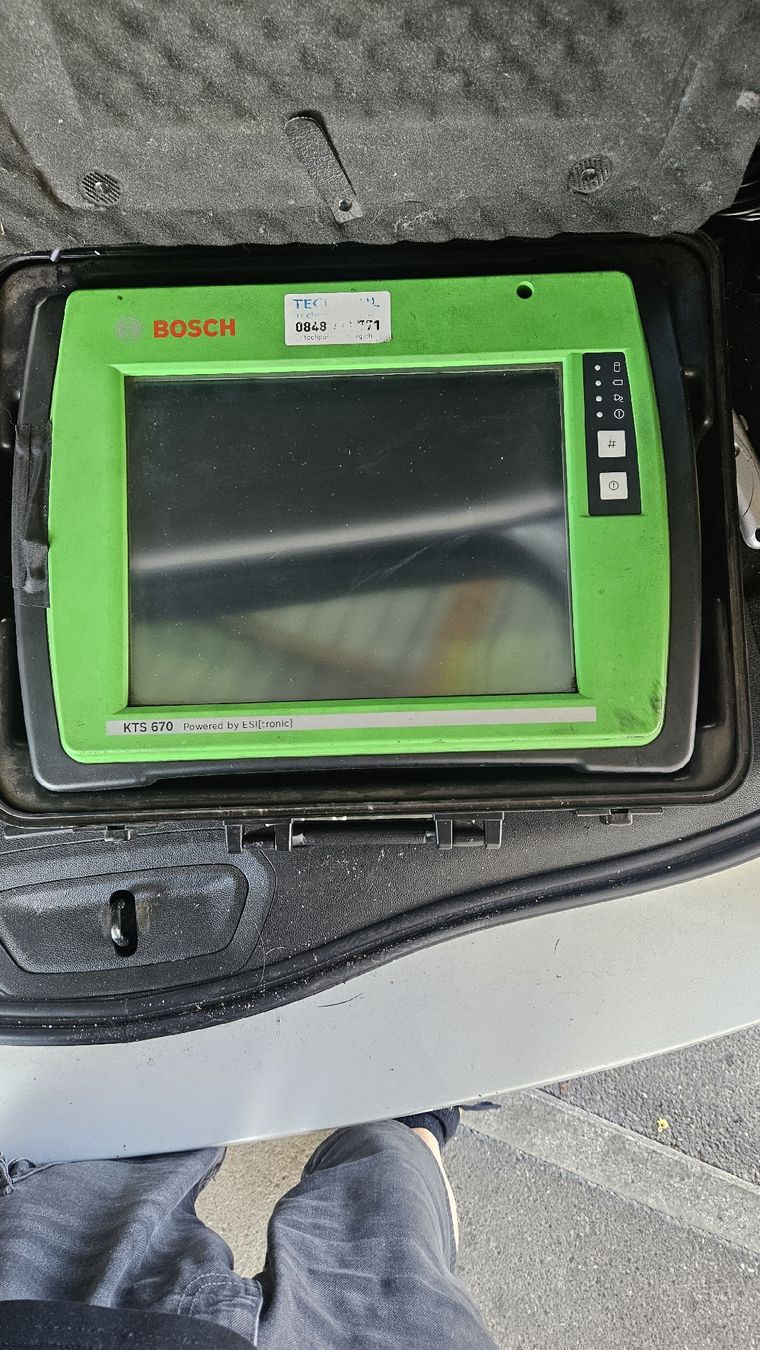 Bosch Misurare: BOSCH KTS 670 diagnostic device with case and cables – Difettoso da Sachseln venduto da laz_65cg 1