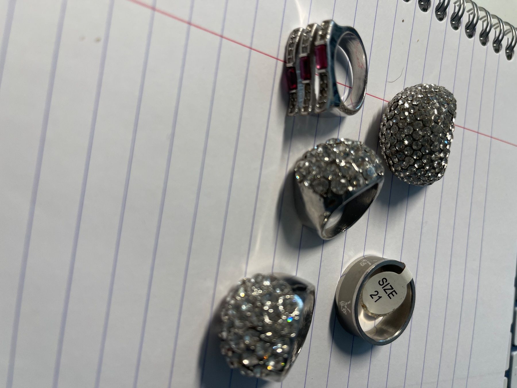 Anelli: 5 Ringe Modeschmuck Grösse verschide grösse – Usato da Gutenswil venduto da yneB1943