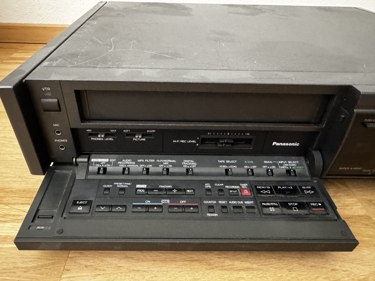 Panasonic Registratori: Panasonic Videorecorder NV-FS100 SVHS gebraucht – Usato da Oberengstringen venduto da Tuleb 3