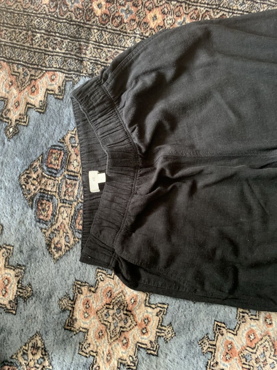 H&M Hosen: H&M schwarze Hose gr S – Gebraucht aus Gutenswil von Bregenzer8610 3
