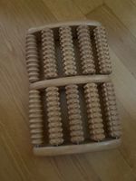 Fussmassagegerät aus Holz mit zehn Rollen gebraucht