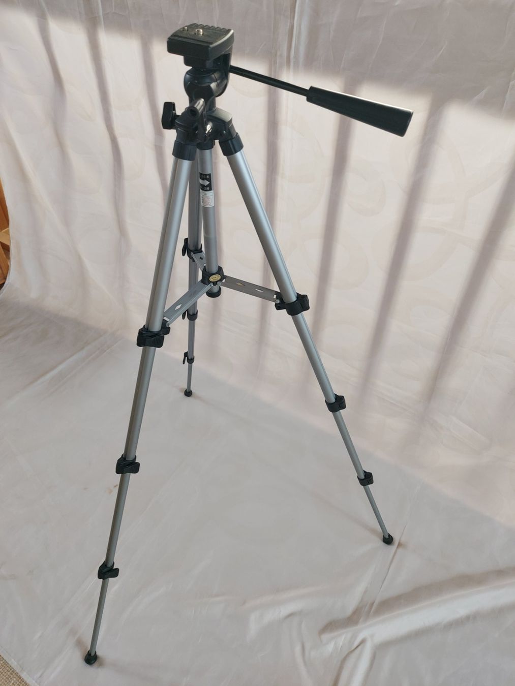 Treppiedi & Teste: Dreibein Stativ – Usato da Riken AG venduto da ebufix 1