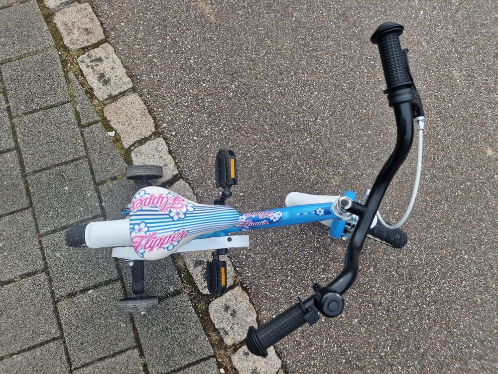Vélos: Mädchenvelo 12 Zoll, Candy Flipper, blau weiss, top Zustand – D'occasion à Therwil par Buza 3