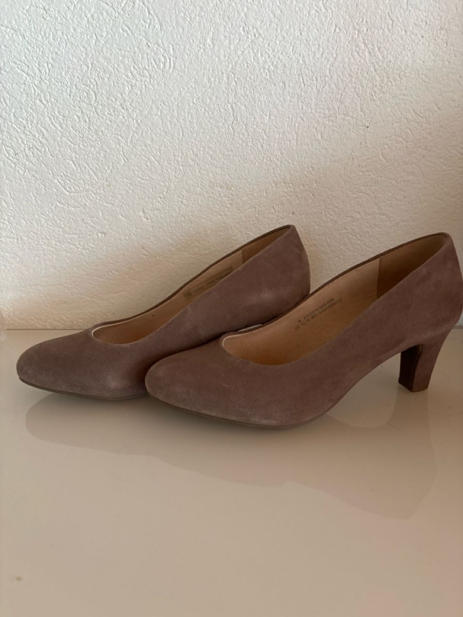 Bugatti Scarpe da donna: Bugatti Pumps Gr 38 neuwertig – Usato da Erschmatt venduto da Gragetsch 1