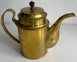 Alter dekorativer Messingkrug Wasserkrug mit Deckel