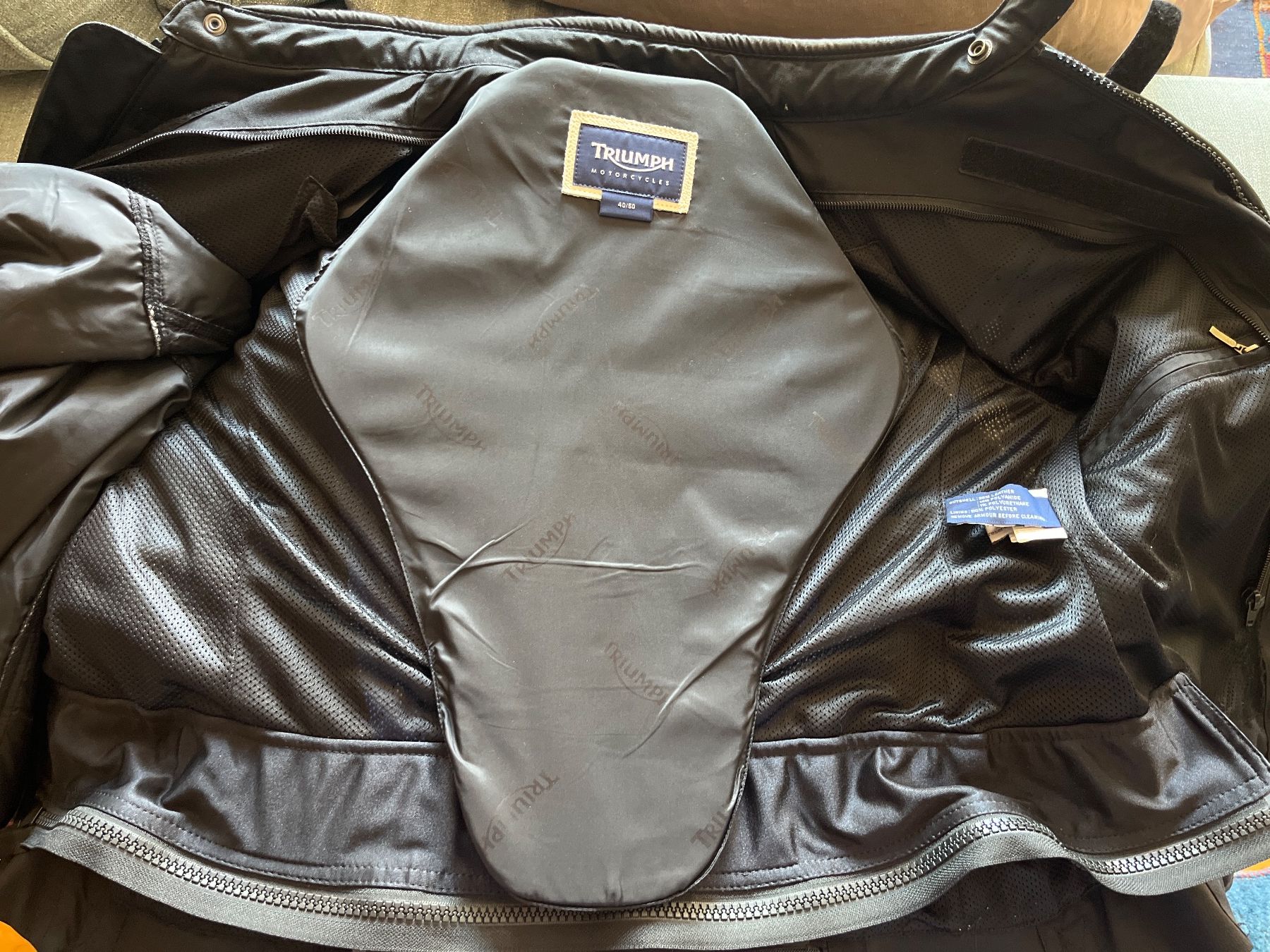 Triumph Jacken: Motorrad-Lederjacke Triumph, Grösse 40/50, mit Protekoren – Gebraucht aus Zürich von MyJewelryRoutine 8