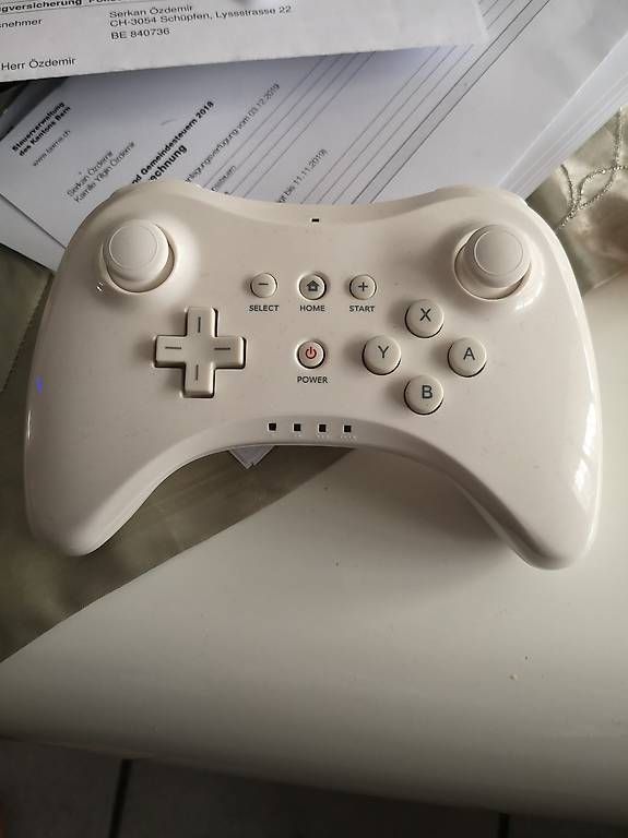 Nintendo Console: Nintendo wireles bloothot gamepad mit akku Ladekabel – Usato da Biel/Bienne venduto da 300ccc