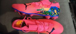 Nouvelles chaussures de football (New soccer shoes)