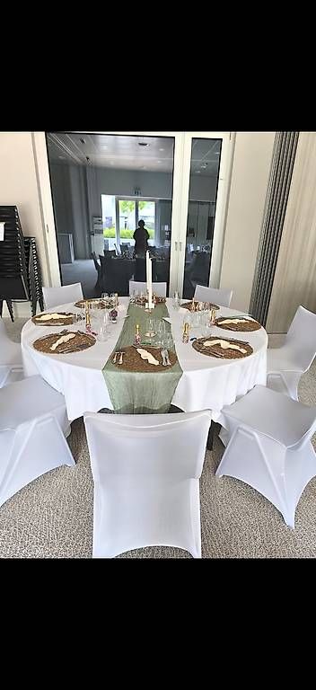 Sedie: MARIAGE - 84 Housses de chaises  – Usato da St-Légier-Chiésaz venduto da zazafolies