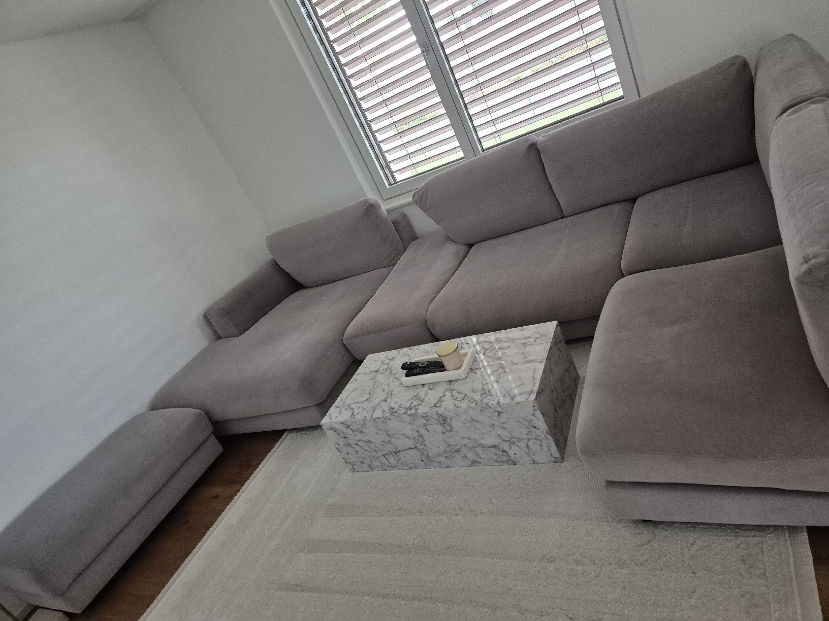 Sofas: U-Form mit viel Sitz- und Liegefläche – Gebraucht aus Felben-Wellhausen von flo_l9x8