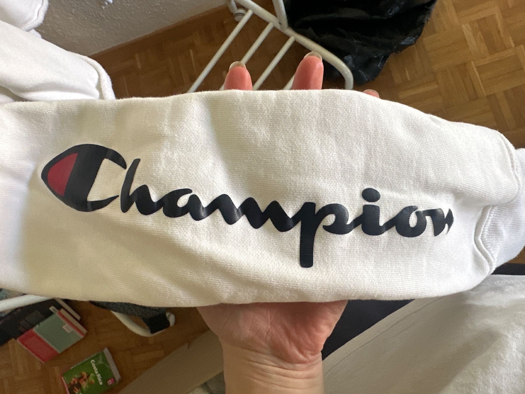 Champion Maglioni & Felpe: Weisser Hoodie von Champion – Usato da Urdorf venduto da Mondschein14 1
