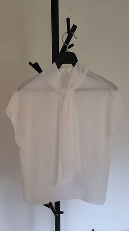 Elegante weisse Schluppenbluse Gr. S