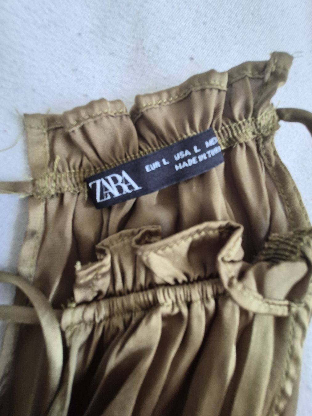 Zara Vestiti: Robe longue fluide dorée Zara – Nuovo (secondo la descrizione) da Collonges venduto da cam_72xf 3
