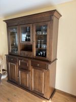 Schöne Vitrine aus Massivholz, Top Zustand