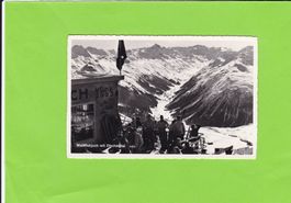 Weissfluhjoch-Terrasse-belebt