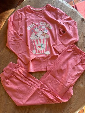 Schönes Pyjama Gr. 116, Neu