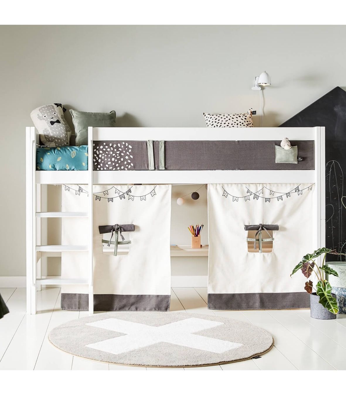 Lifetime Brands Letti: Halbhohes Bett Lifetime, weiss/hellgrau – Usato da Zug venduto da ducky77 9