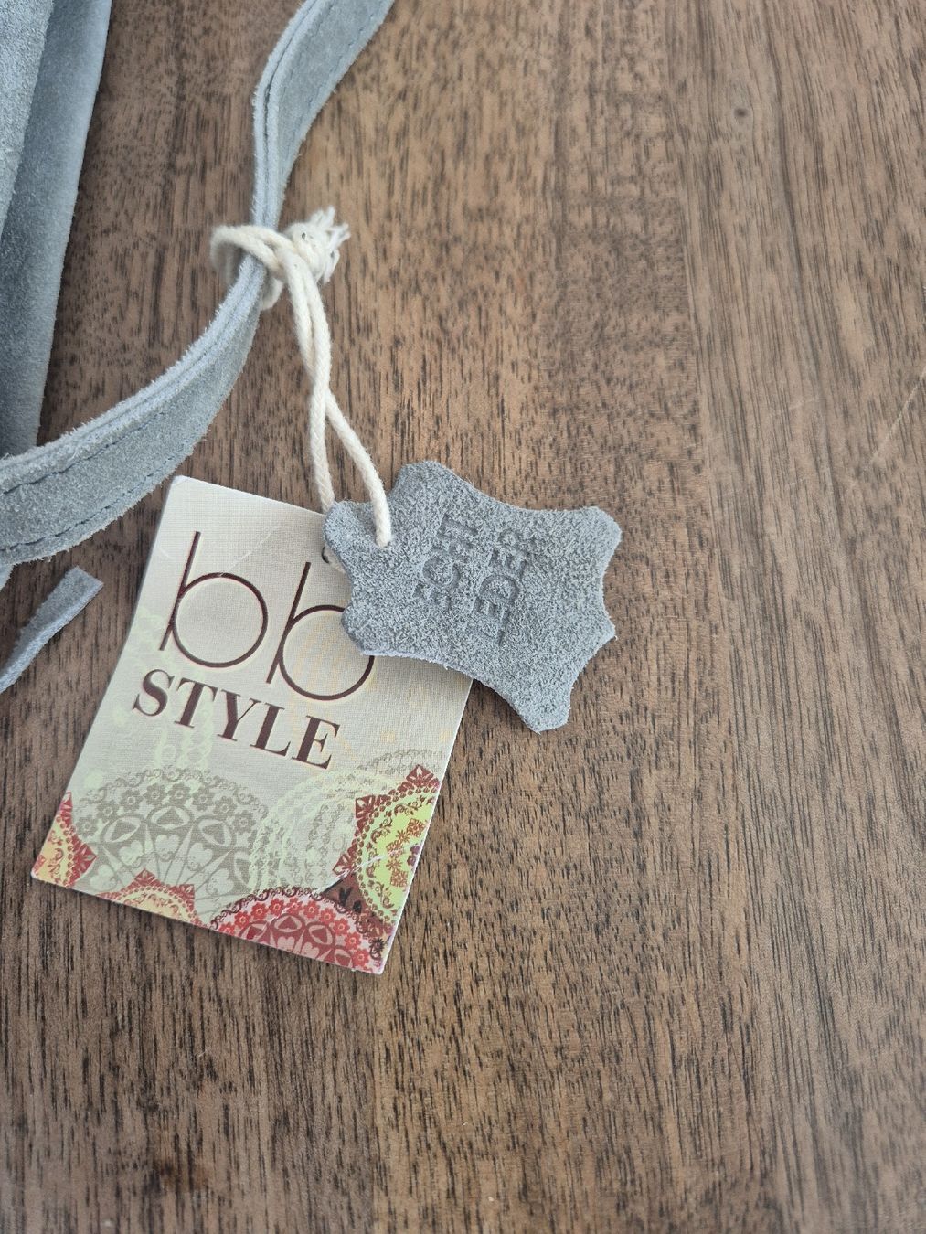 Taschen für Damen: Tasche mit Fransen bb style grau Wildleder neu – Neu und originalverpackt aus Steffisburg von Mallekobold 1