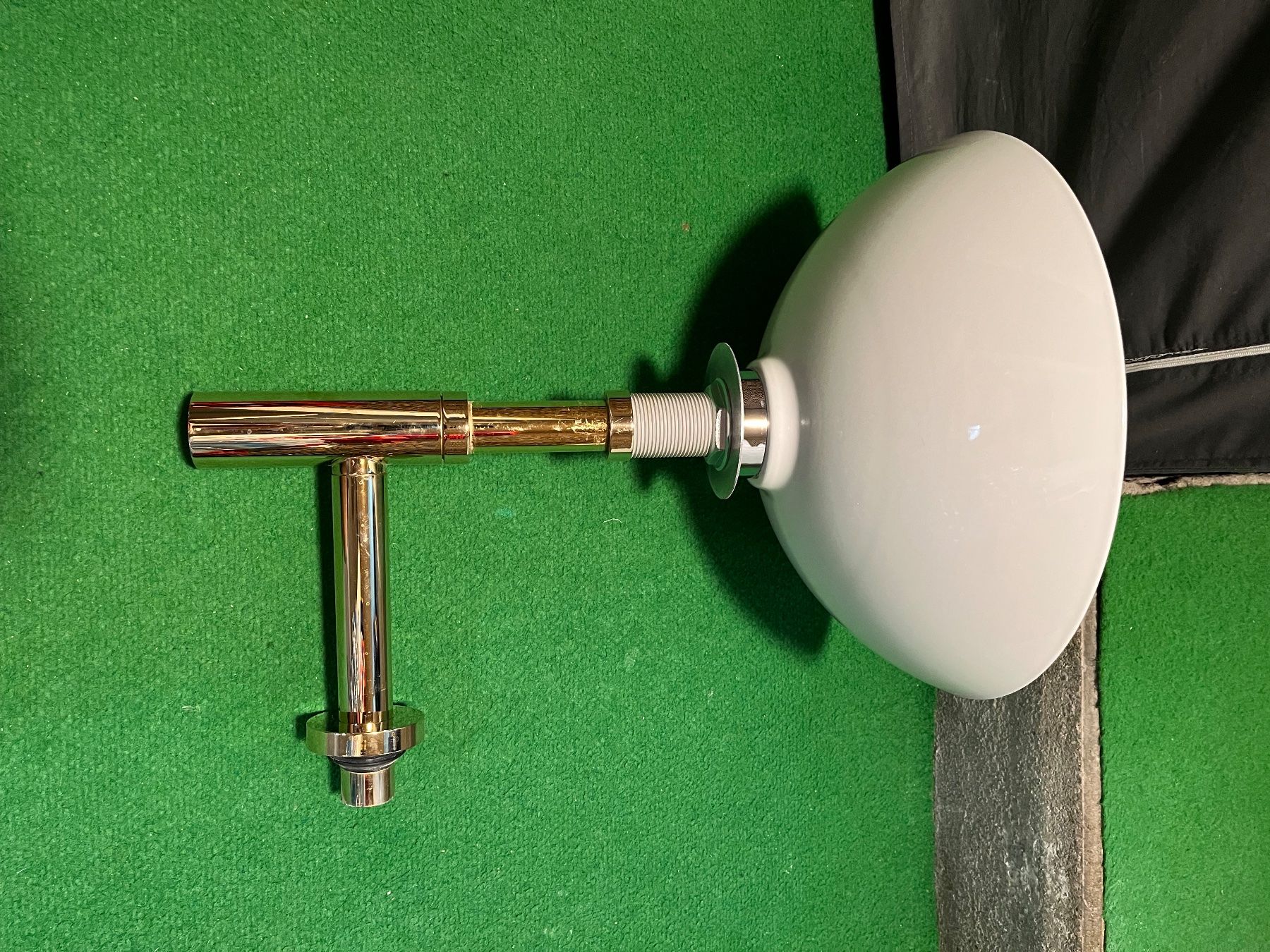 Spülbecken & Waschbecken: **Rundes Lavabo inkl. Sypho** – Gebraucht aus Thun von Koala100 1