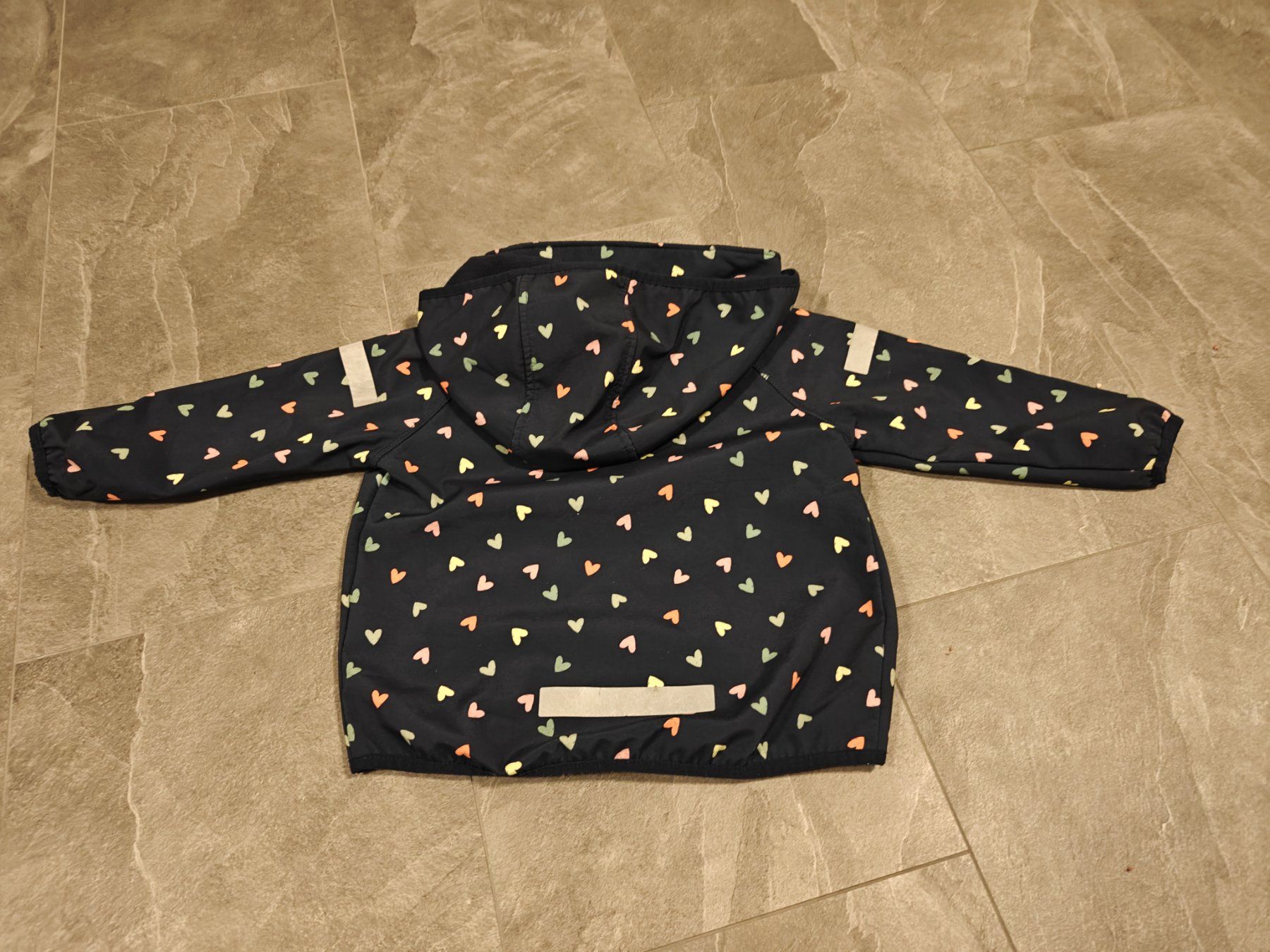 H&M Giacche & Cappotti: H&M Softshell Jacke mit Herz Muster, Grösse 104 – Usato da Fraubrunnen venduto da Asihi 2