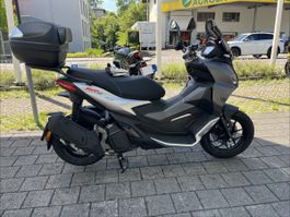    Aprilia SR GT 125 ABS – 850 km – Garanzia 2029 ⭐⭐⭐⭐⭐