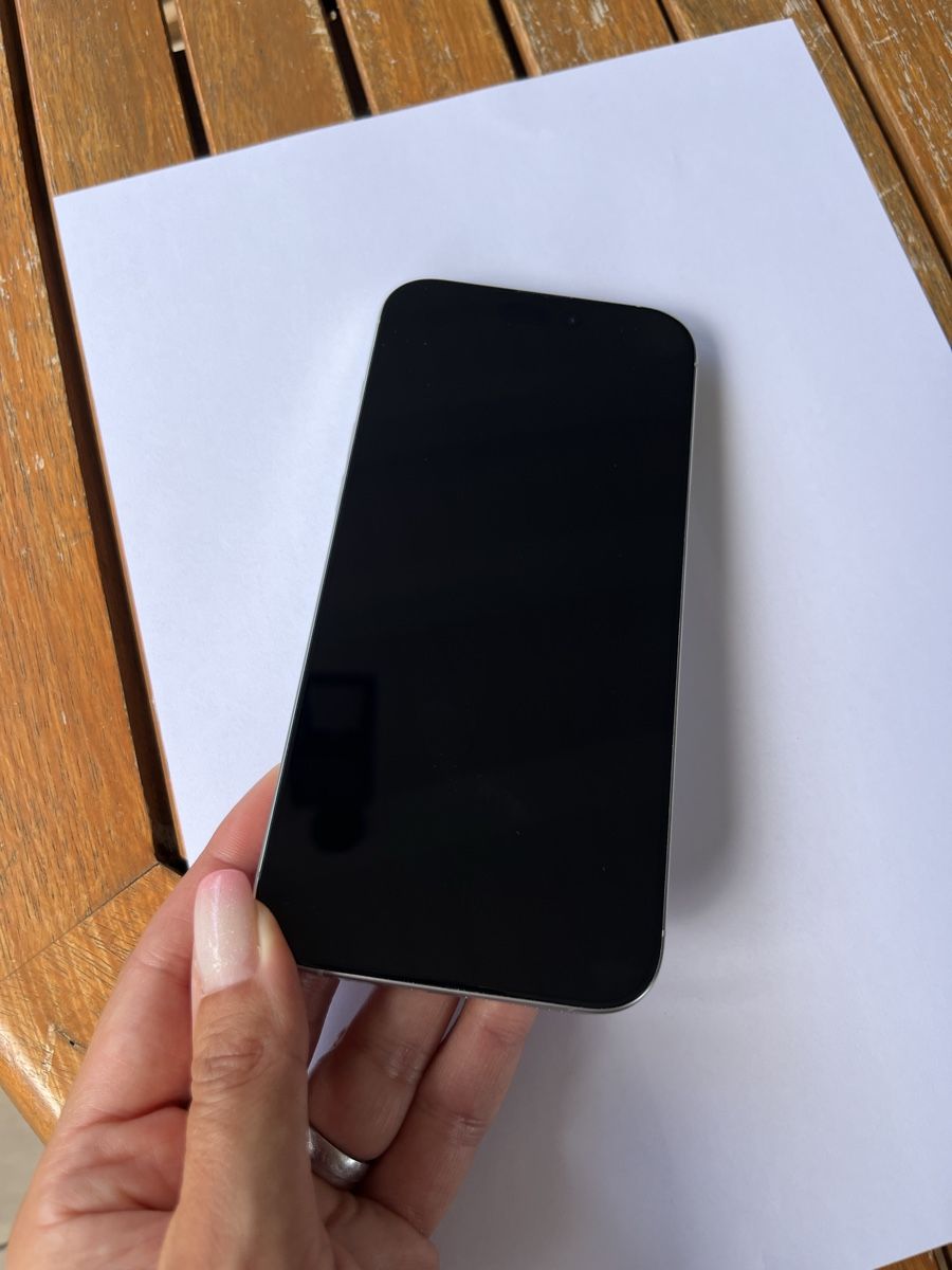 Apple Telefoni cellulari / Smartphones: iPhone 16 Pro Max – Nuovo (secondo la descrizione) da Cheseaux-sur-Lausanne venduto da emcy78 7