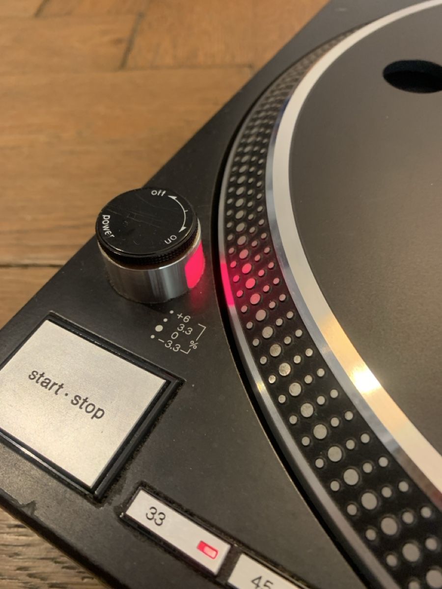 Technics Tourne-disques: Plattenspieler Technics SL-1210MK2 – D'occasion à Basel par Auktion_1000 3