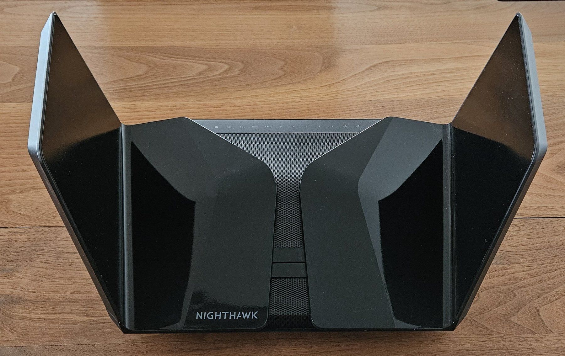 Netgear Modems & Routeurs: Netgear RAX80 Nighthawk WLAN-Router – D'occasion à Gamprin-Bendern par rogsta
