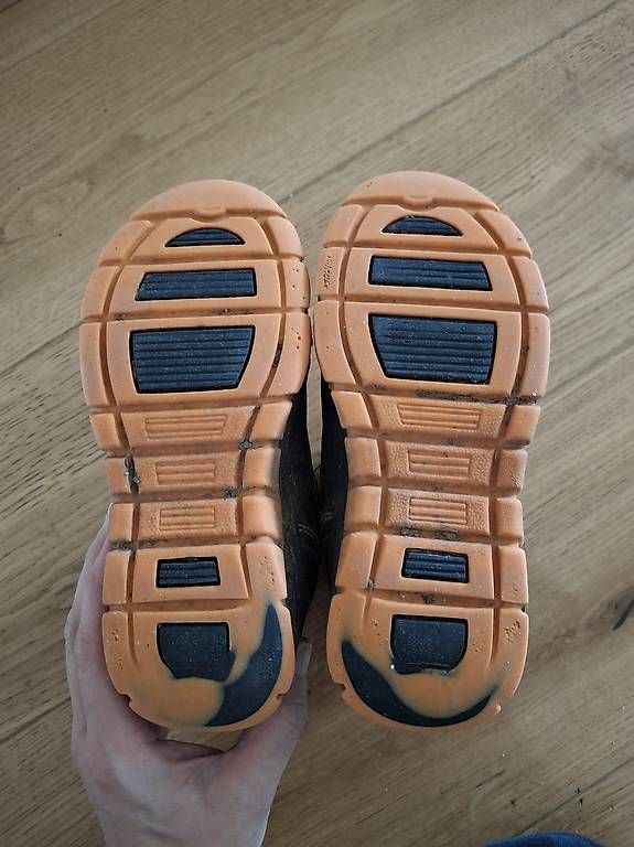 Fila Schuhe für Jungen: Fila Winterschuhe in Grösse 28 – Gebraucht aus Allschwil von Tippster 1