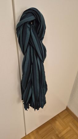 Sciarpa verde e nera - Accessorio di stile!