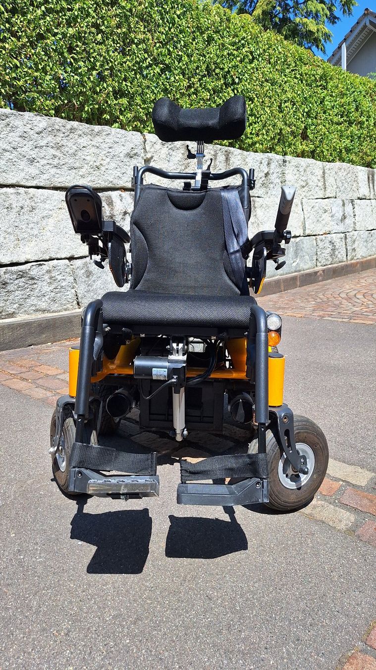Sedie a rotelle: Elektrorollstuhl Invacare – Usato da Kreuzlingen venduto da Evian 3