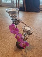 Romantischer Kerzenständer mit Orchideen-Deko
