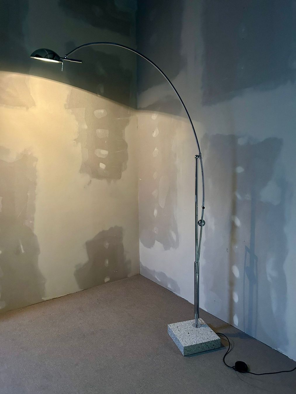 Lampen: Design Stehlampe Bogenlampe, Granitsockel und Chromgestell – Gebraucht aus Rickenbach ZH von Der-Insider 2