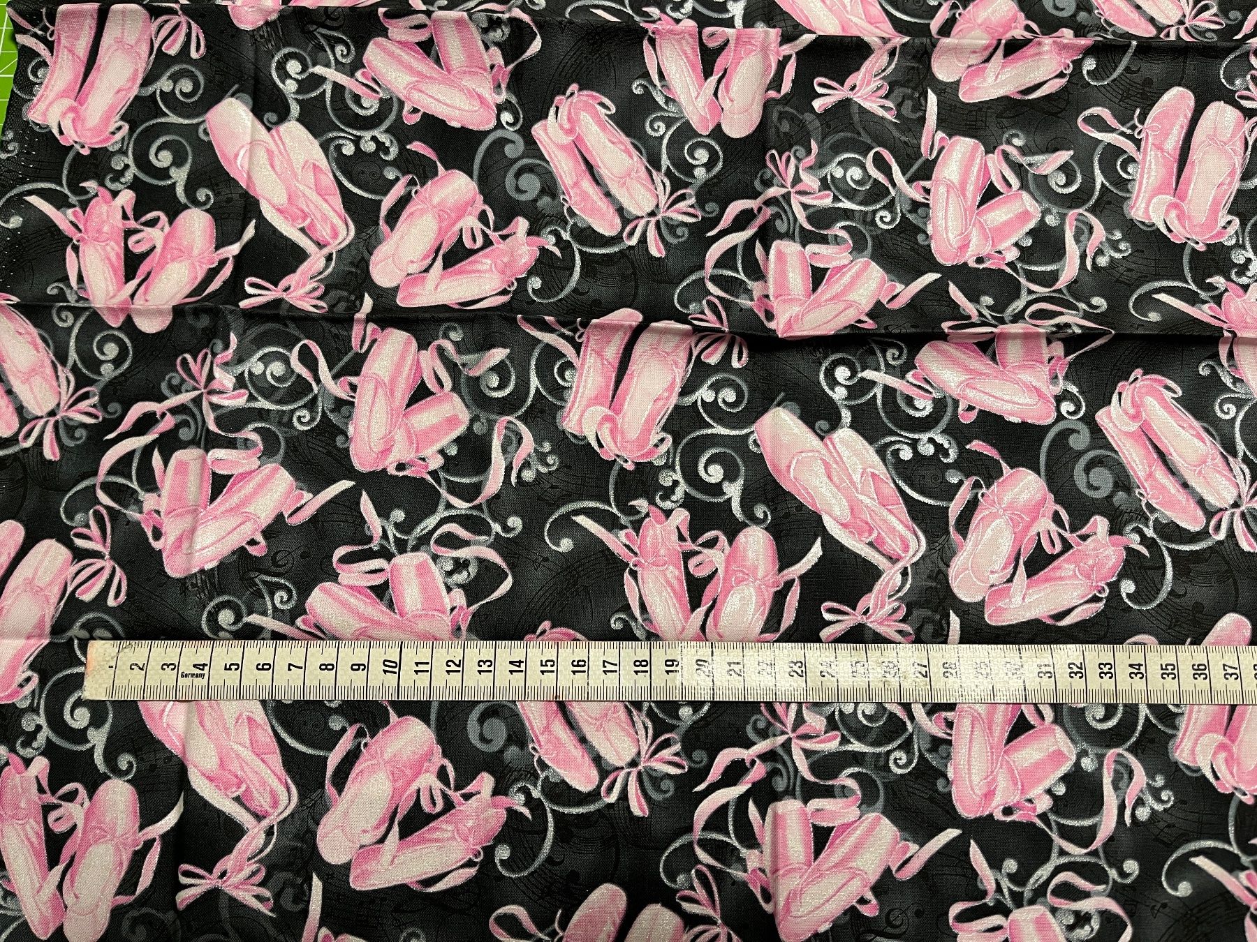 Tessuti: Patchworkstoffe Thema Ballet 6 FQ schwarz-silber-rosa – Nuovo (secondo la descrizione) da Seuzach venduto da KreativmitStoff 2