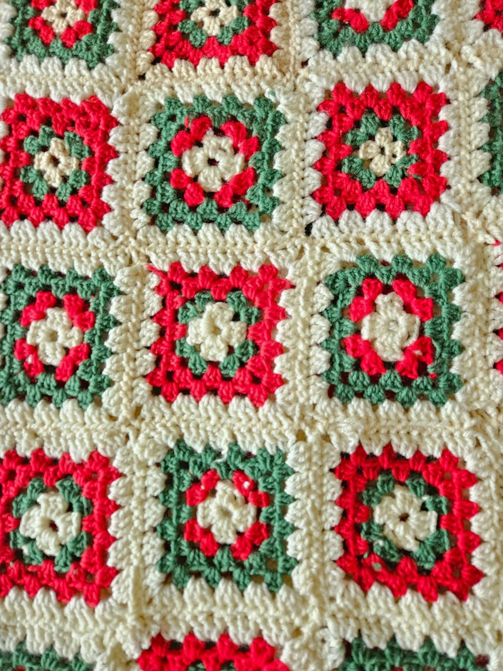 Coperte: Couverture crochet faite main couleurs d hiver! granny patch – Nuovo (secondo la descrizione) da Thônex venduto da lacomtessedesfees 5