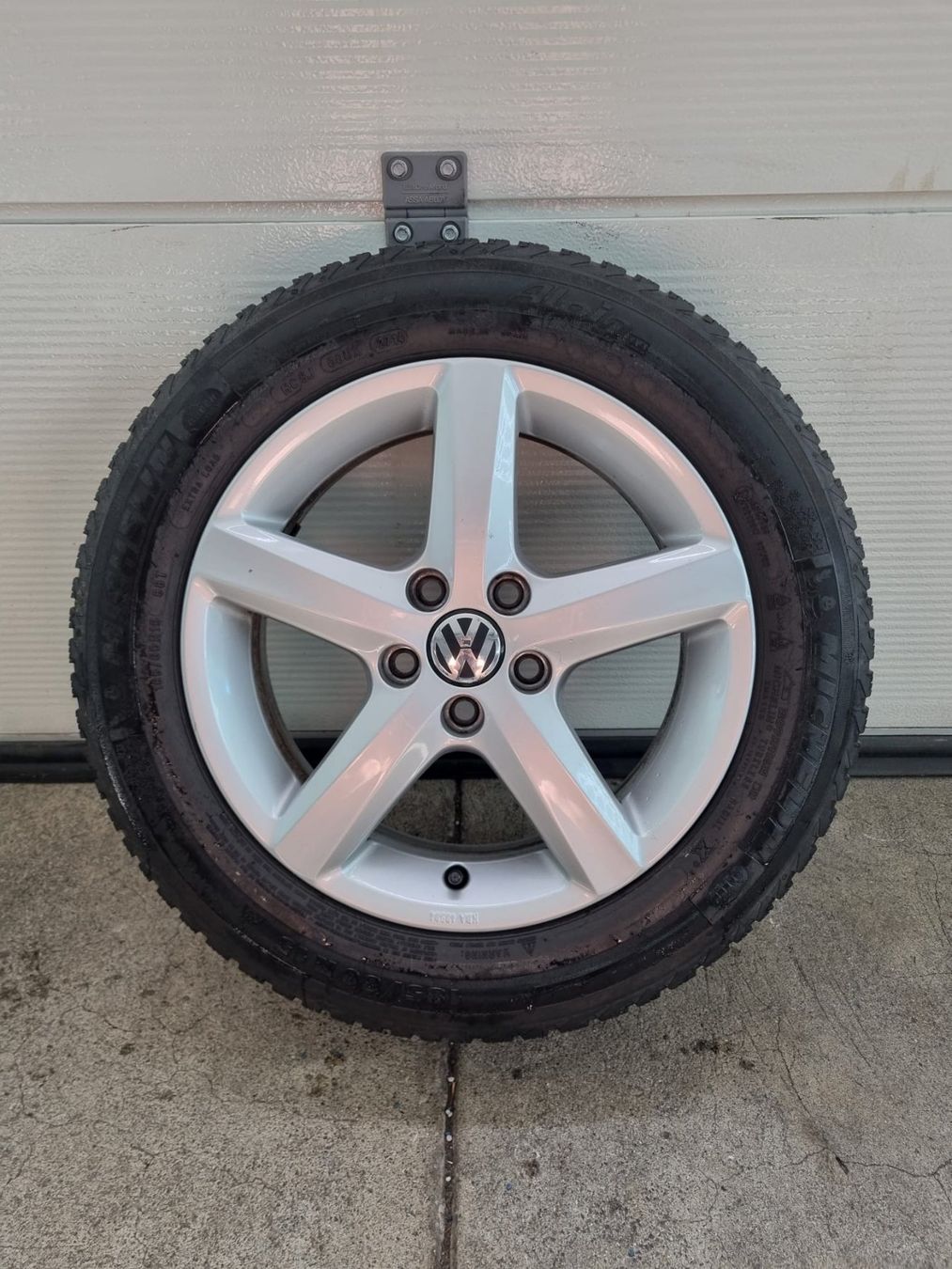 Volkswagen Pneumatici & Ruote complete: VW Winterrad 15 Zoll – Usato da Kirchdorf AG venduto da Cartastic_AG 1
