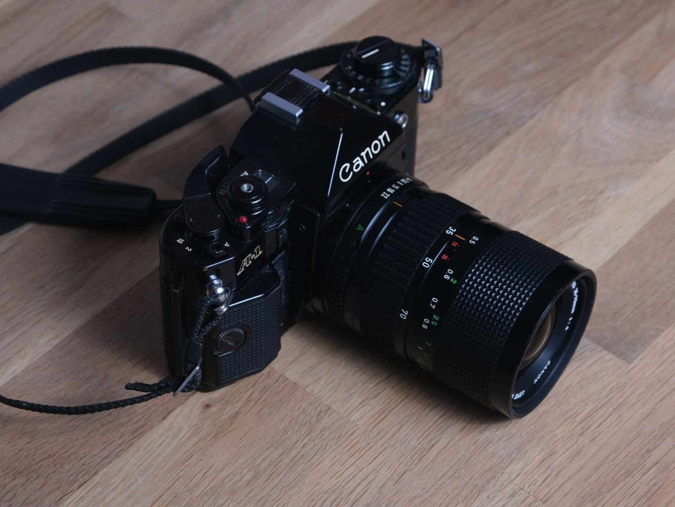 Canon Kamera: Canon A-1 mit 3 Objektiven – Gebraucht aus Kriens von florent1n12 1
