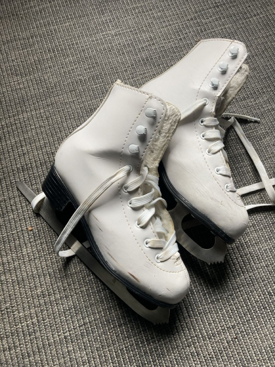 Schlittschuhe: Weisse Schlittschuhe Gr. 33 Eislaufen Mädchen – Gebraucht aus Bern von nelke08