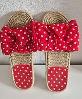 Sandales rouges à pois blancs avec nœud — Idéal été!