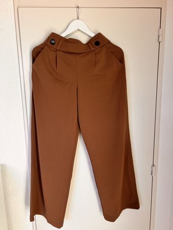 Braune Hose mit Paperbag-Bund, Petit 