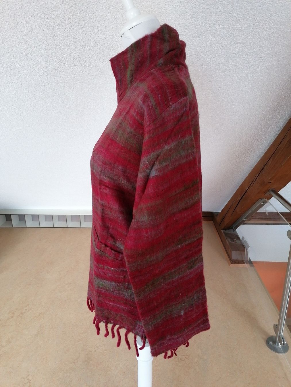 Pulls & Sweat-shirts: Kuscheliger Pullover Fransen rot/grün Gr. One size Boom Baba – Neuf (Voir description) à Klingnau par vollmond36 1