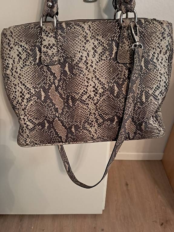 Taschen für Damen: Ledertasche  – Gebraucht aus Basel von len_t965